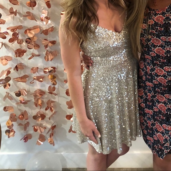 Lulus Sequin dress - Picture 4 of 4